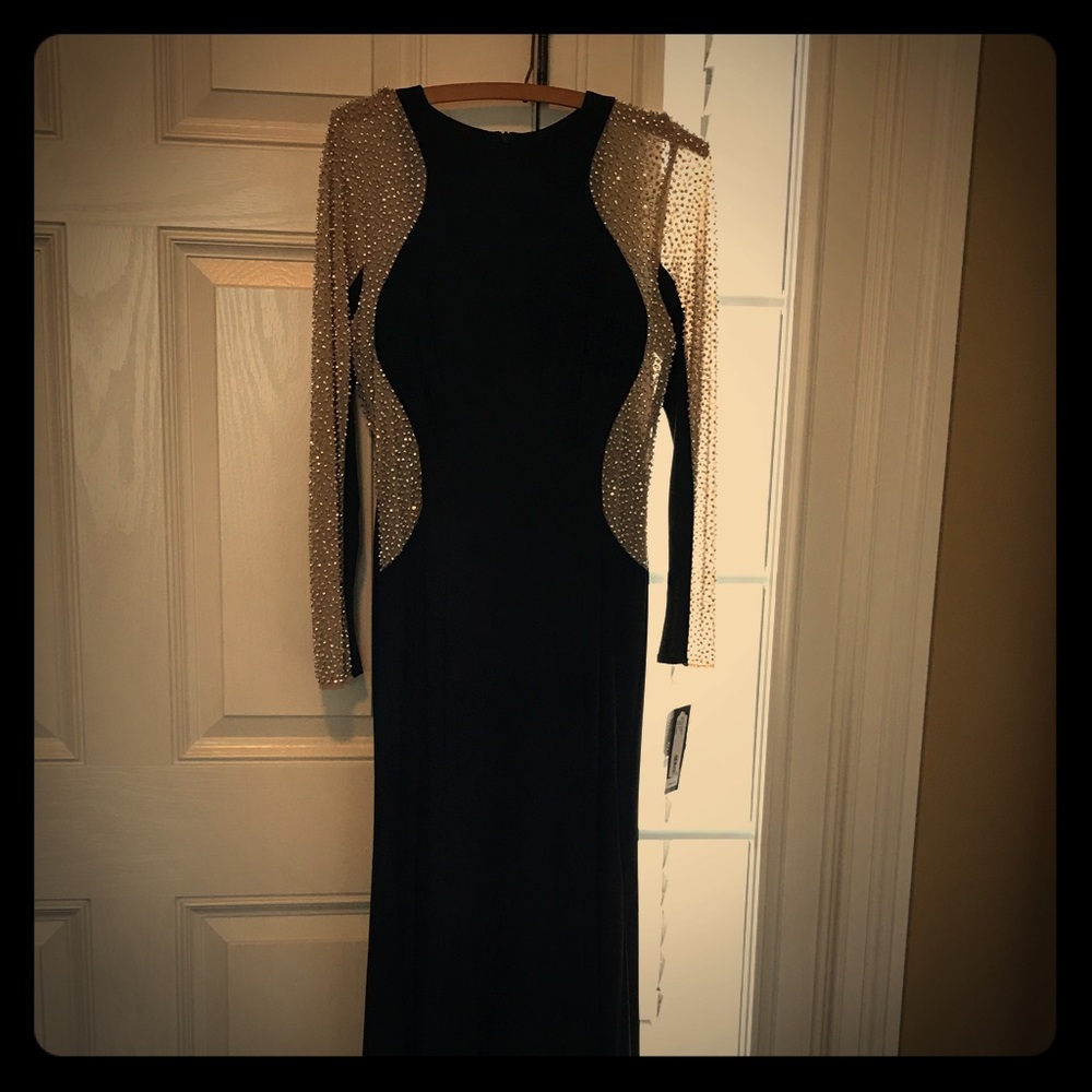Gorgeous Size 8 XSCAPE evening gown NWT never worn